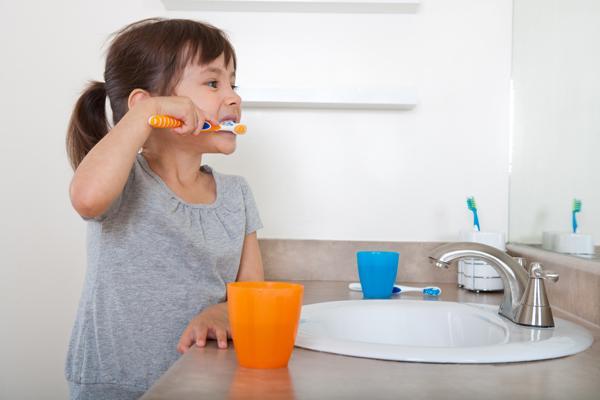 a child brushing their teeth 