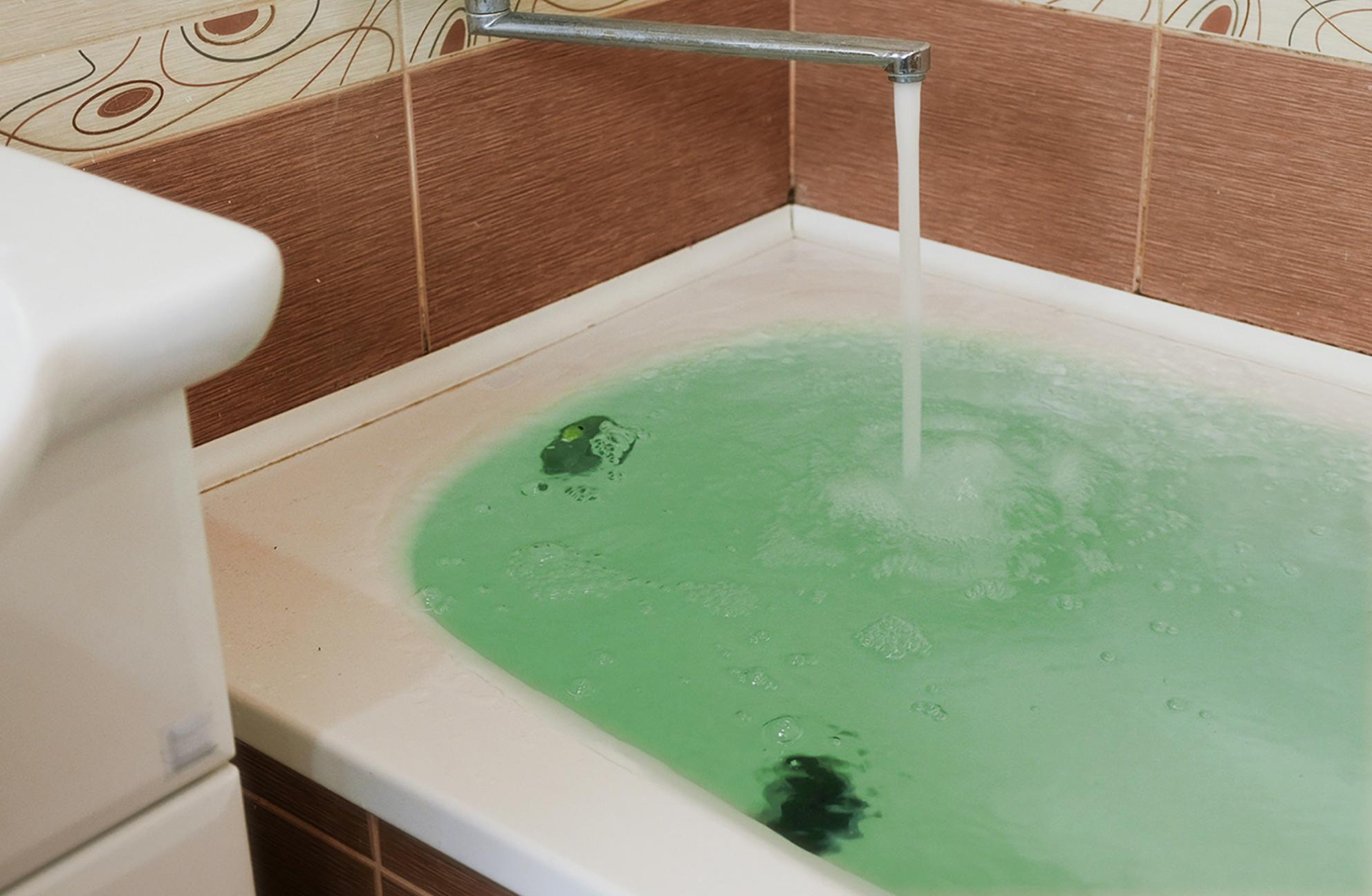 green water in the bathtub 